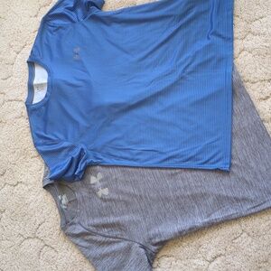 Lot of 2 men's Under Armour Tshirts - large